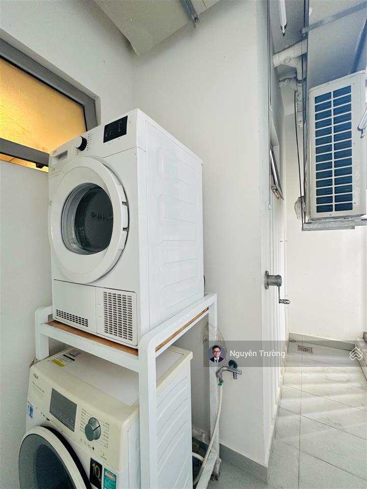 Thuê ngay căn hộ 2pn lầu cao 3x nội thất decor, căn góc thoáng mát. giá chỉ 35 triệu