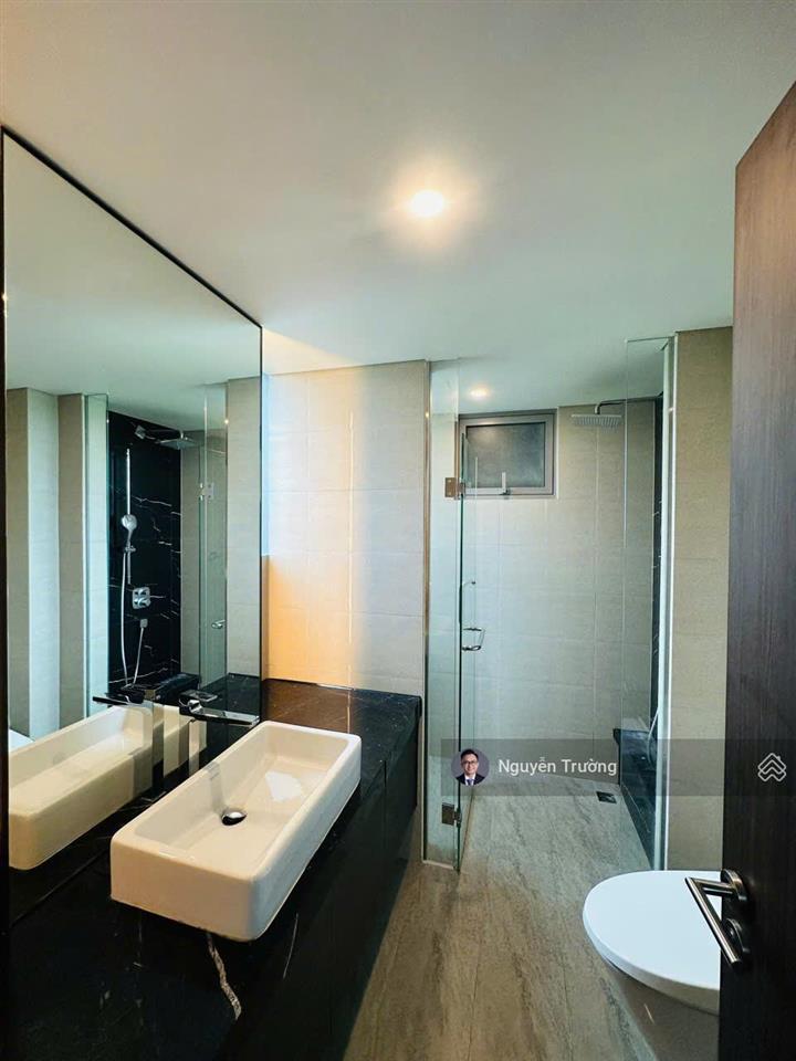 Căn hộ 2pn view sông thoáng mát, nội thất decor sẵn đẹp và tiện nghi. cho thuê chỉ 35 triệu/tháng