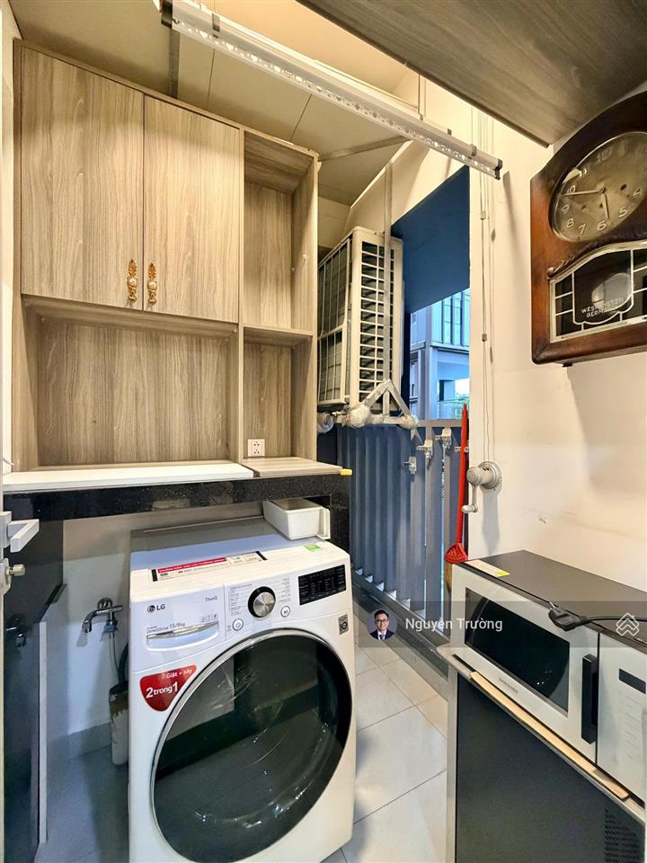 Thuê nhanh căn 2 phòng ngủ nội thất siêu đẹp, cùng với view nội khu siêu thoáng