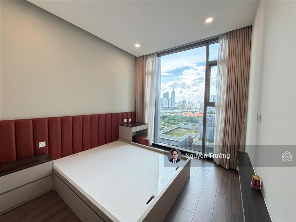 Trống sẵn căn hộ 3 phòng ngủ diện tích 149m2, nội thất mới 100%. view ngắm pháo hoa tại nhà
