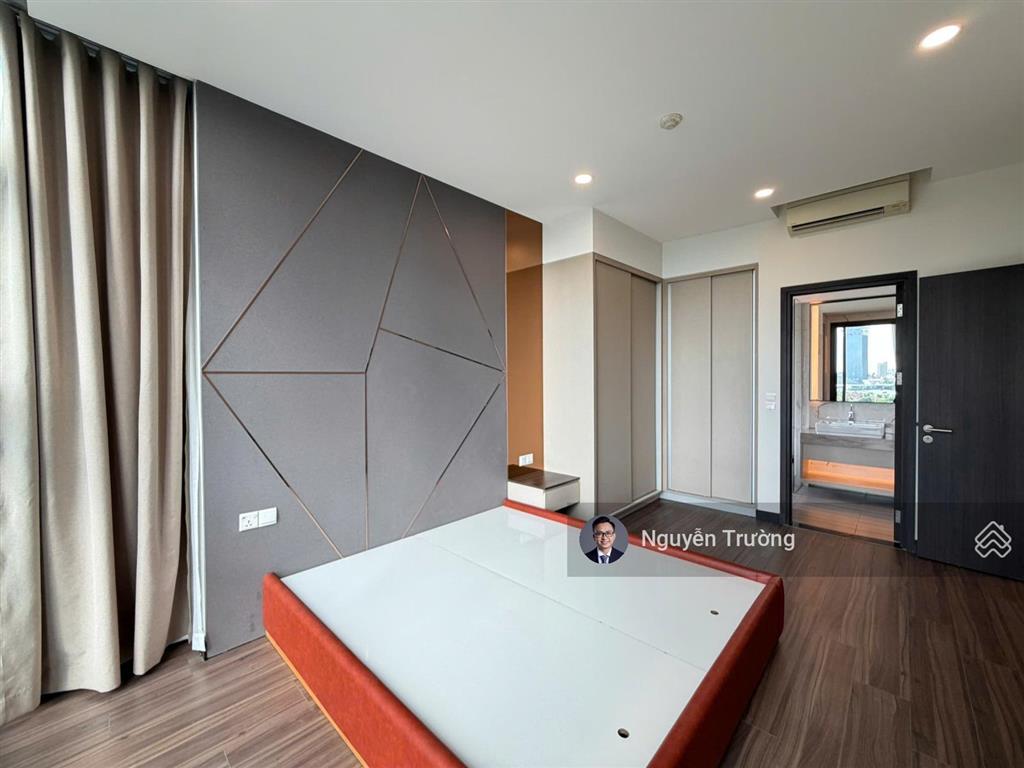 Trống sẵn căn hộ 3 phòng ngủ diện tích 149m2, nội thất mới 100%. view ngắm pháo hoa tại nhà