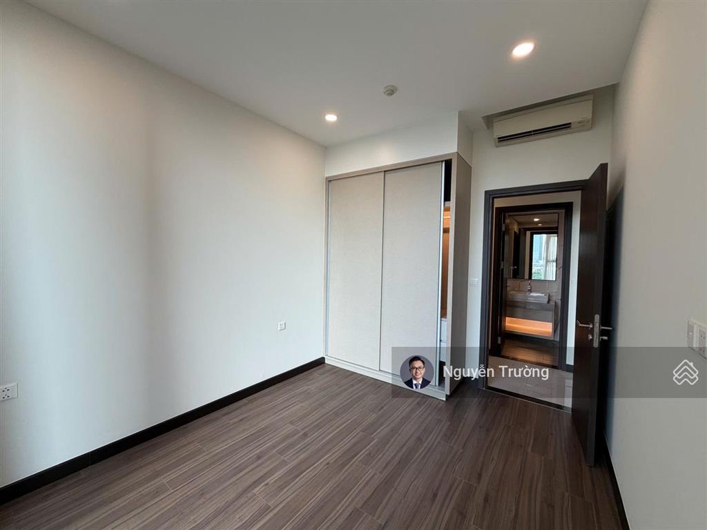 Trống sẵn căn hộ 3 phòng ngủ diện tích 149m2, nội thất mới 100%. view ngắm pháo hoa tại nhà