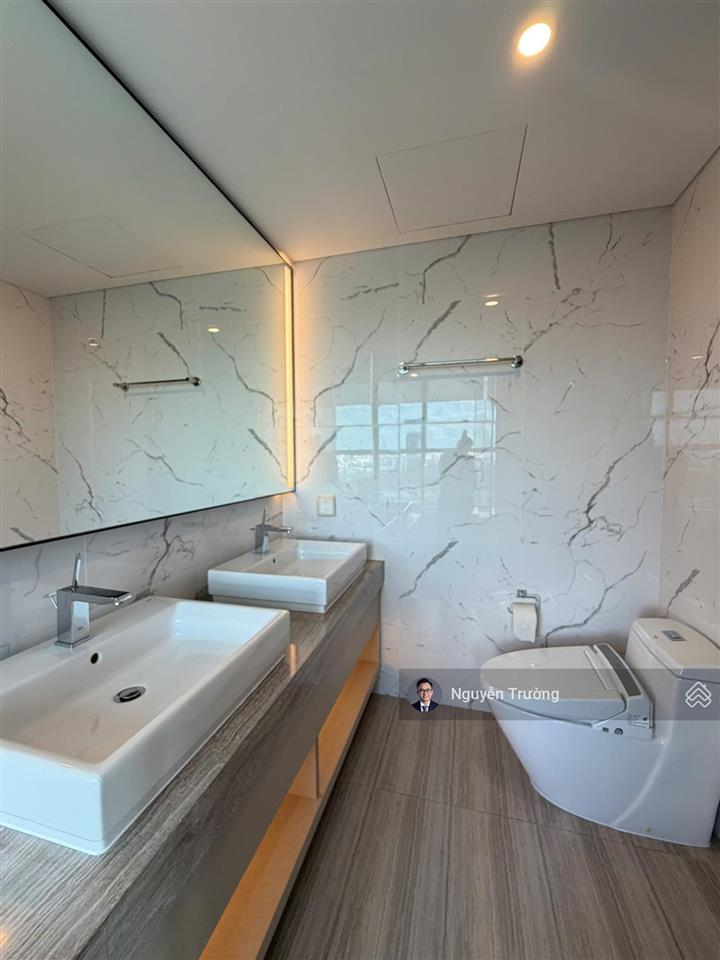 Trống sẵn căn hộ 3 phòng ngủ diện tích 149m2, nội thất mới 100%. view ngắm pháo hoa tại nhà