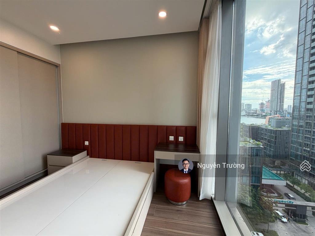Trống sẵn căn hộ 3 phòng ngủ diện tích 149m2, nội thất mới 100%. view ngắm pháo hoa tại nhà