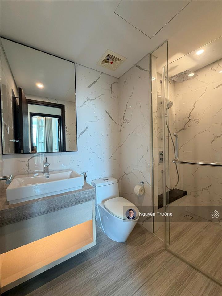 Trống sẵn căn hộ 3 phòng ngủ diện tích 149m2, nội thất mới 100%. view ngắm pháo hoa tại nhà