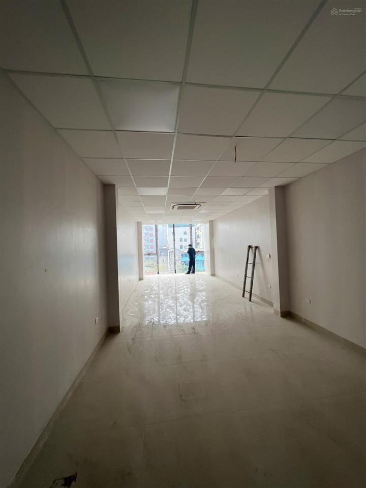 Cho thuê nhà mặt phố tại nguyễn hoàng 65m2 8 tầng thang máy nhà mới xây giá 70tr