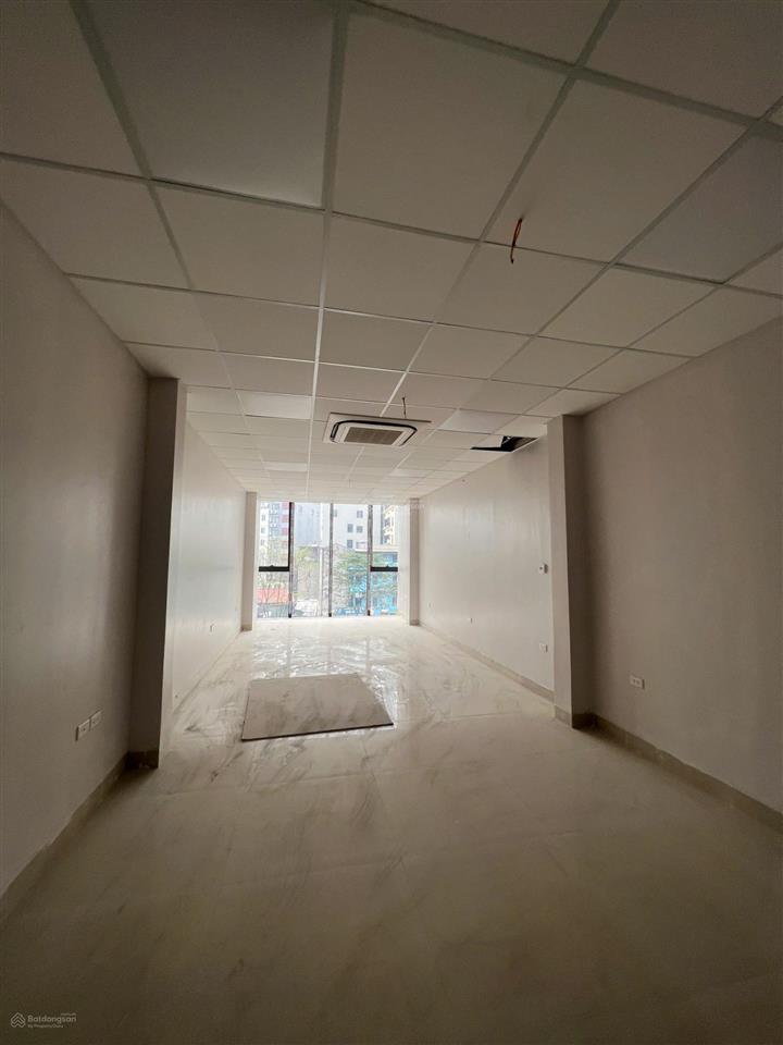 Cho thuê nhà mặt phố tại nguyễn hoàng 65m2 8 tầng thang máy nhà mới xây giá 70tr