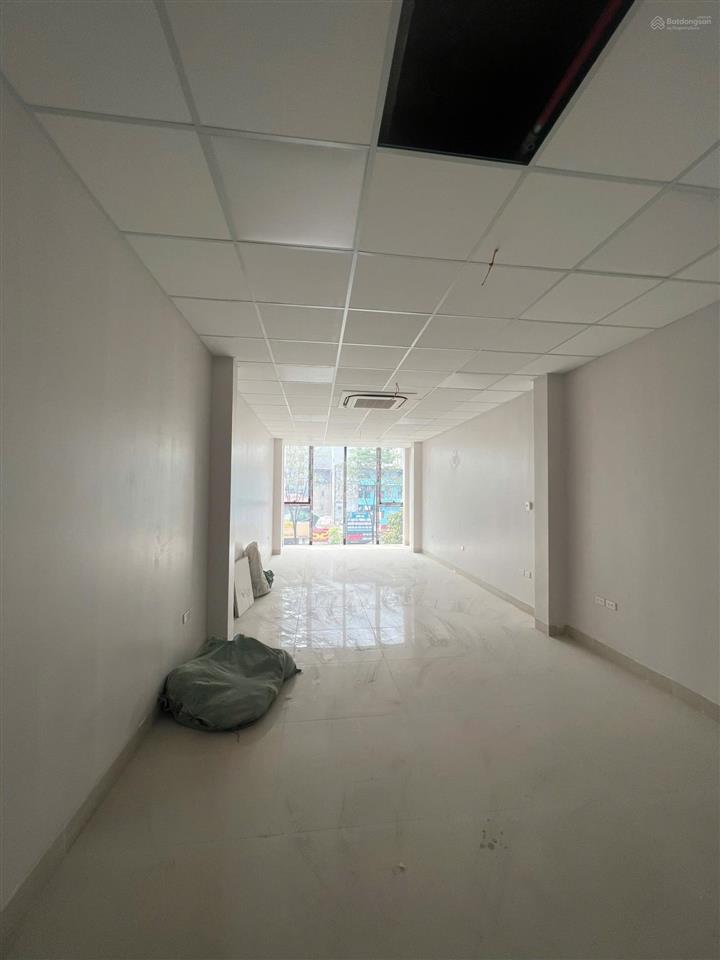 Cho thuê nhà mặt phố tại nguyễn hoàng 65m2 8 tầng thang máy nhà mới xây giá 70tr