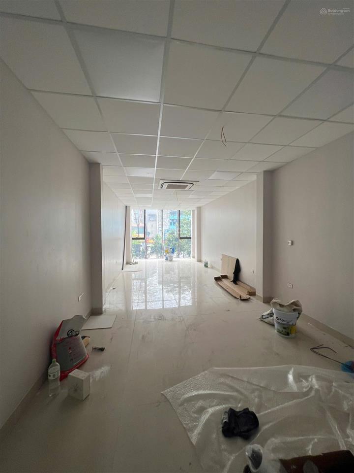 Cho thuê nhà mặt phố tại nguyễn hoàng 65m2 8 tầng thang máy nhà mới xây giá 70tr