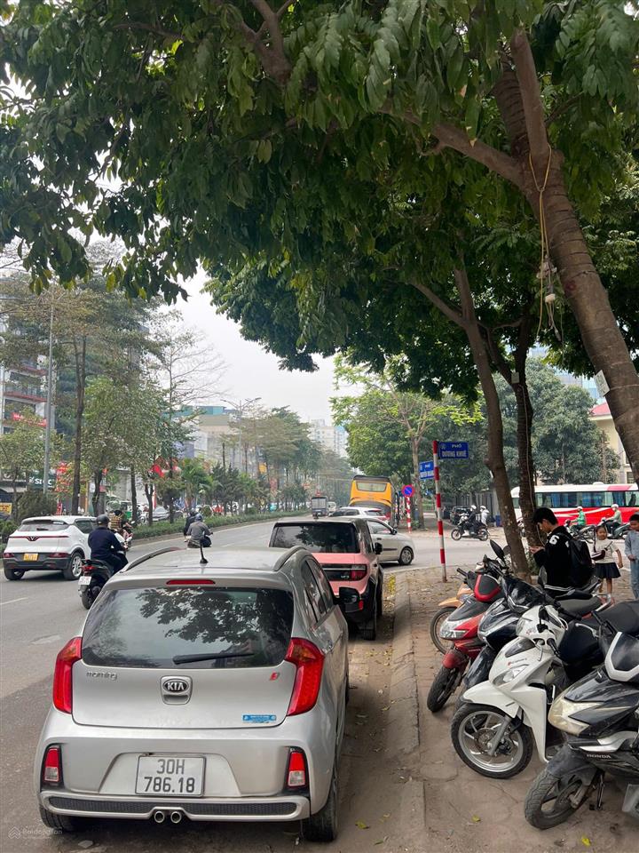 Cho thuê nhà mặt phố tại nguyễn hoàng 65m2 8 tầng thang máy nhà mới xây giá 70tr
