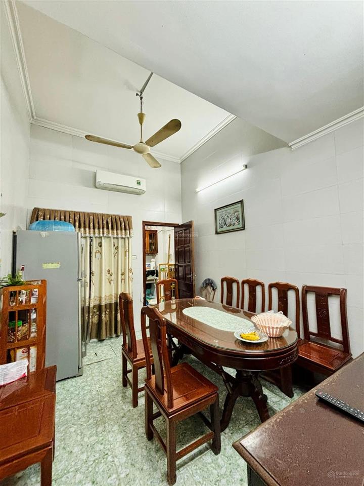 Cho thuê nhà ngõ 137 khuất duy tiến 61m2 4 tầng 5 phòng ngủ giá 15tr. 0869 878 ***