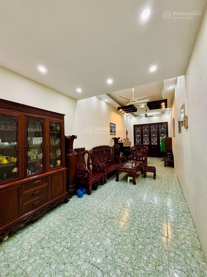 Cho thuê nhà ngõ 137 khuất duy tiến 61m2 4 tầng 5 phòng ngủ giá 15tr. 0869 878 ***