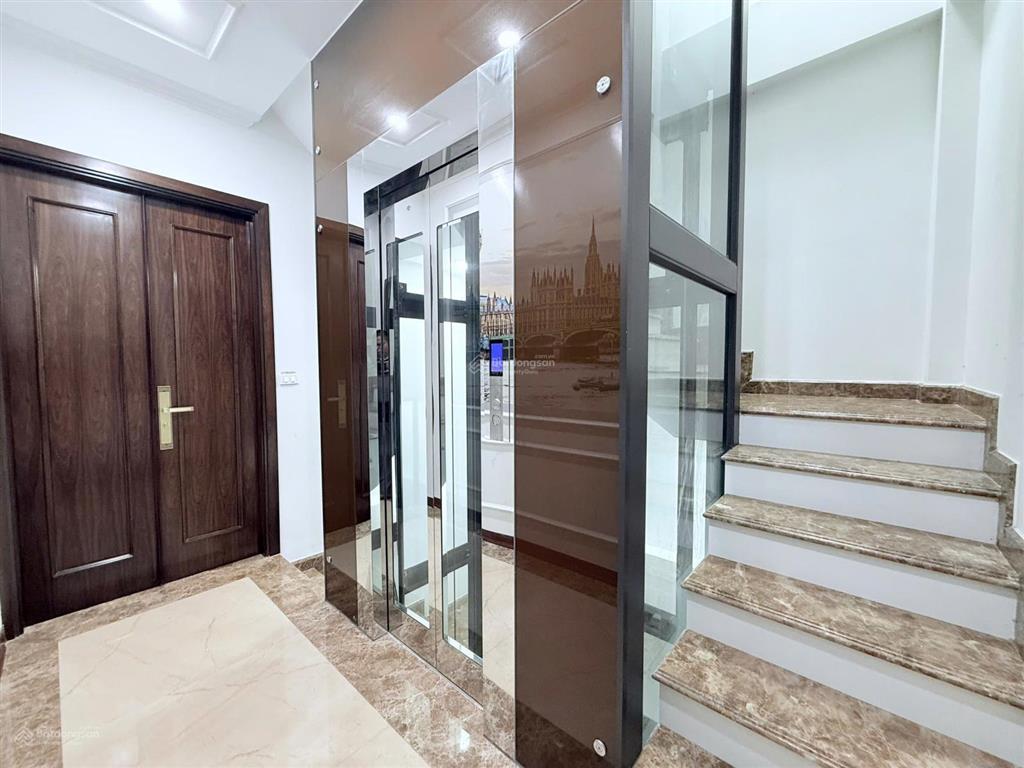 Cho thuê nhà phân lô ô tô tại phạm tuấn tài . dt 45m2 * 6 tầng , mt  4.5 m . thông sàn , thang máy