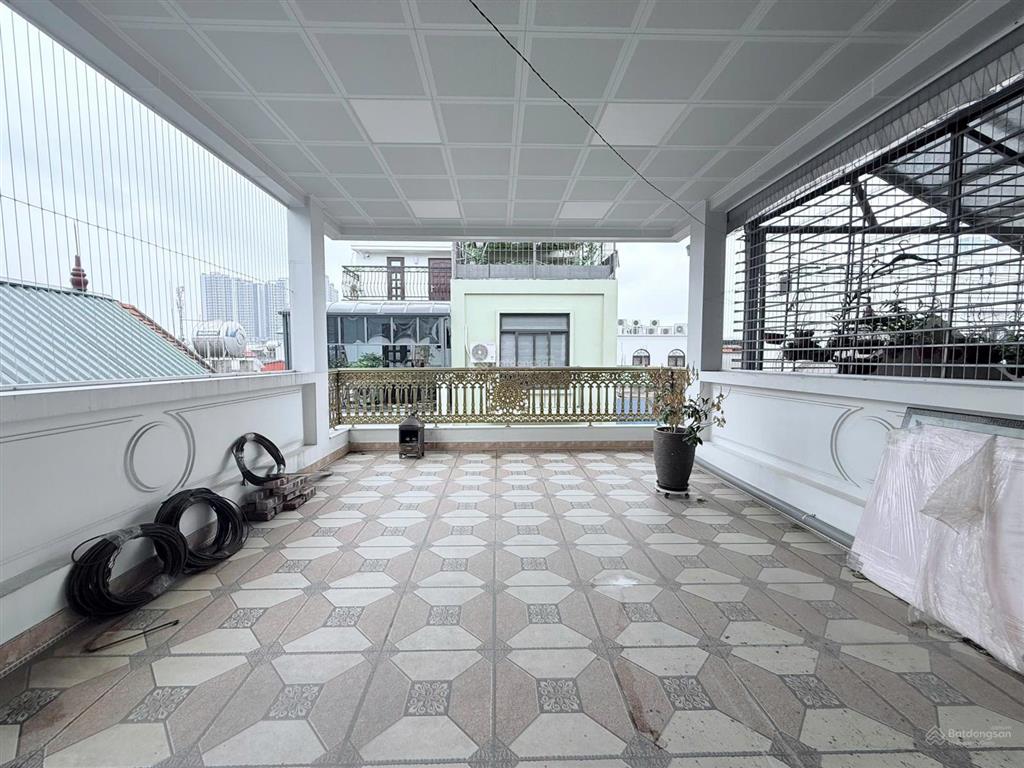 Cho thuê nhà phân lô ô tô tại phạm tuấn tài . dt 45m2 * 6 tầng , mt  4.5 m . thông sàn , thang máy