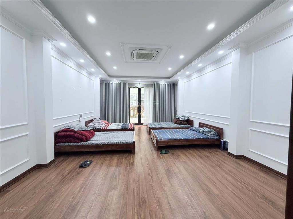 Cho thuê nhà phân lô ô tô tại phạm tuấn tài . dt 45m2 * 6 tầng , mt  4.5 m . thông sàn , thang máy