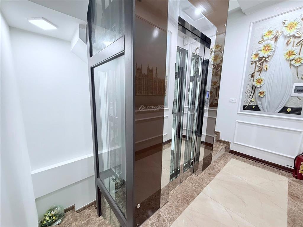 Cho thuê nhà phân lô ô tô tại phạm tuấn tài . dt 45m2 * 6 tầng , mt  4.5 m . thông sàn , thang máy
