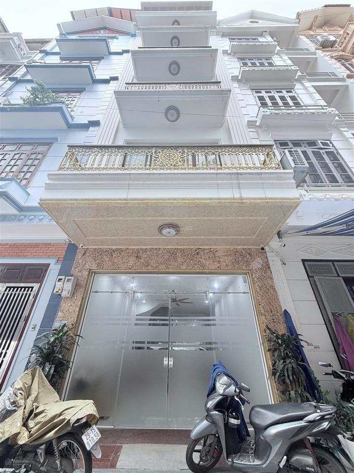 Cho thuê nhà phân lô ô tô tại phạm tuấn tài . dt 45m2 * 6 tầng , mt  4.5 m . thông sàn , thang máy