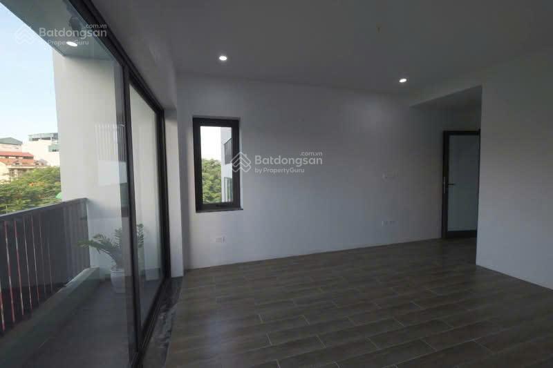Cho thuê nhà ngõ 199 hồ tùng mậu 60m2 6 tầng mặt tiền 4,5 thang máy , điều hoà nóng lạnh giá 29tr