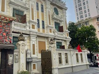 Cho thuê biệt thự trung kính 300m2 5 tầng 1 hầm thang máy, lô góc giá 145tr