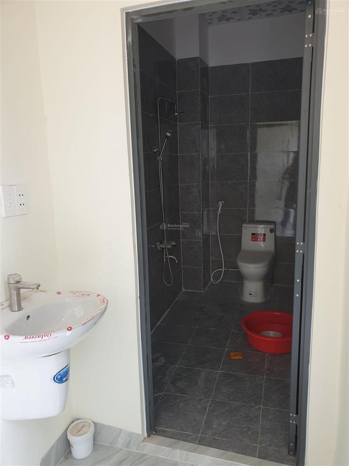 Bán nhà riêng tạ phường tân định.đường đh 616,dt 202m2, 3pn + 2wc,có thể vào ở ngay,nhà mới 100%