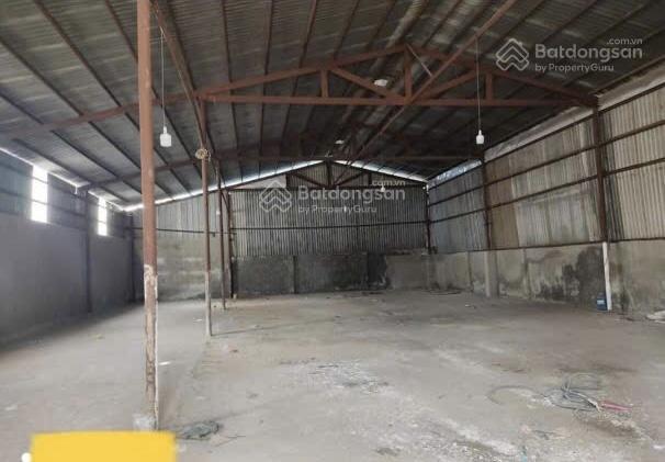 Cho thuê kho xưởng 400m2, mặt tiền đường, gần cầu vượt ngã tư ga quận 12