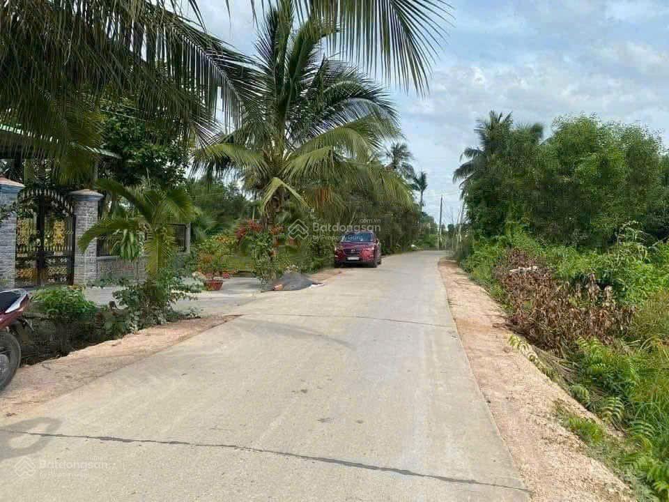 Đất vườn mặt tiền đường bê tông liên ấp 5.6 cơ sở hạ tầng đầy đủ thích hợp làm nhà vườn gần chợ