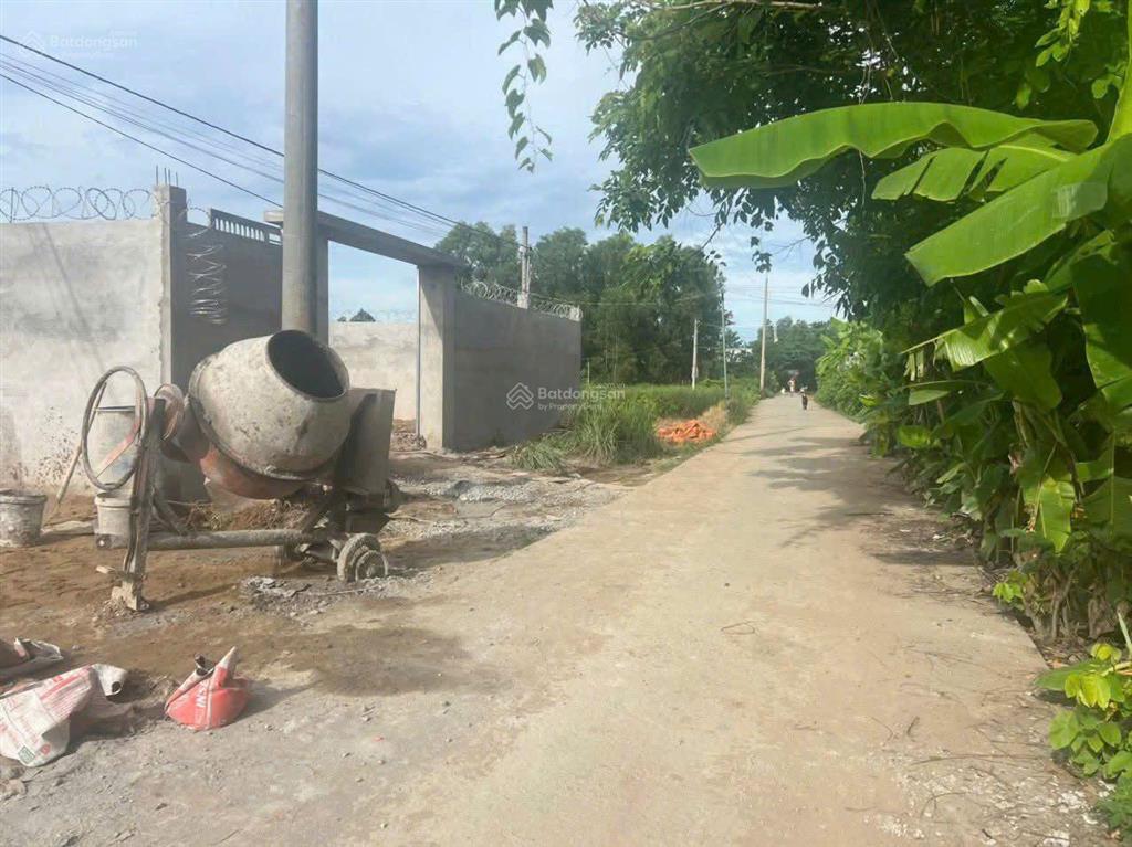 Đất thổ lớn gần nhiều khu công nghiệp lớn thuận tiện cất trọ.nhà vườn khu vực đông dân giá rẻ
