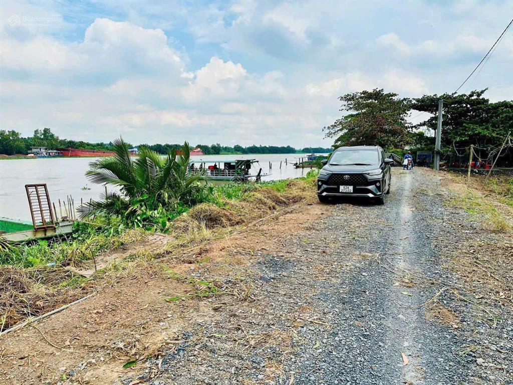 Đất mặt tiền sông vàm cỏ đông gần khu dân cư chợ xầm uất bến đò vui vẻ nhộn nhịp giá tốt