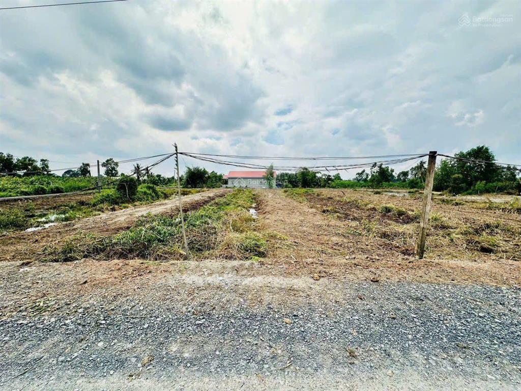 Đất mặt tiền sông vàm cỏ đông gần khu dân cư chợ xầm uất bến đò vui vẻ nhộn nhịp giá tốt