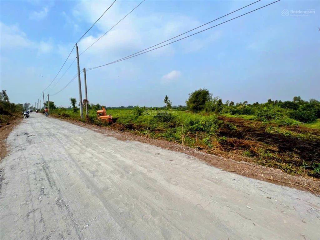 Đất vườn có sẵn thổ cư 1141m2 có 200m thổ giá chỉ 1t350 thủ thừa giá đầu tư lợi nhuận. nhà vườn đẹp