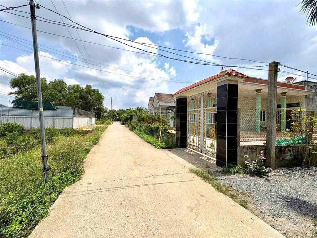 Đất có thổ cư sẵn đường bê tông khu vực nhà dân đông đút 1000m2 có 150m2 thổ cư