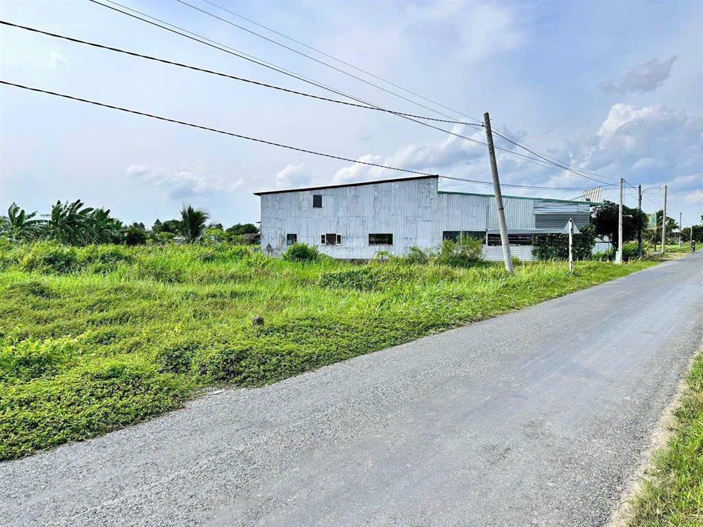 Mặt tiền nhựa thuận tiện kho xưởng nhà vườn 1052,5m2 có 473m2 thổ giá chỉ 3 tỷ