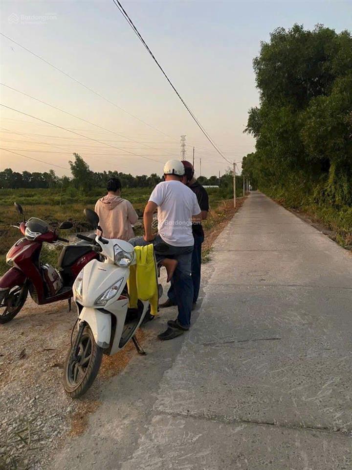 1000m2 đất vườn mặt tiền được lên thổ khu dân cư đông đúc giao thông thuận tiện tiện làm nhà vườn