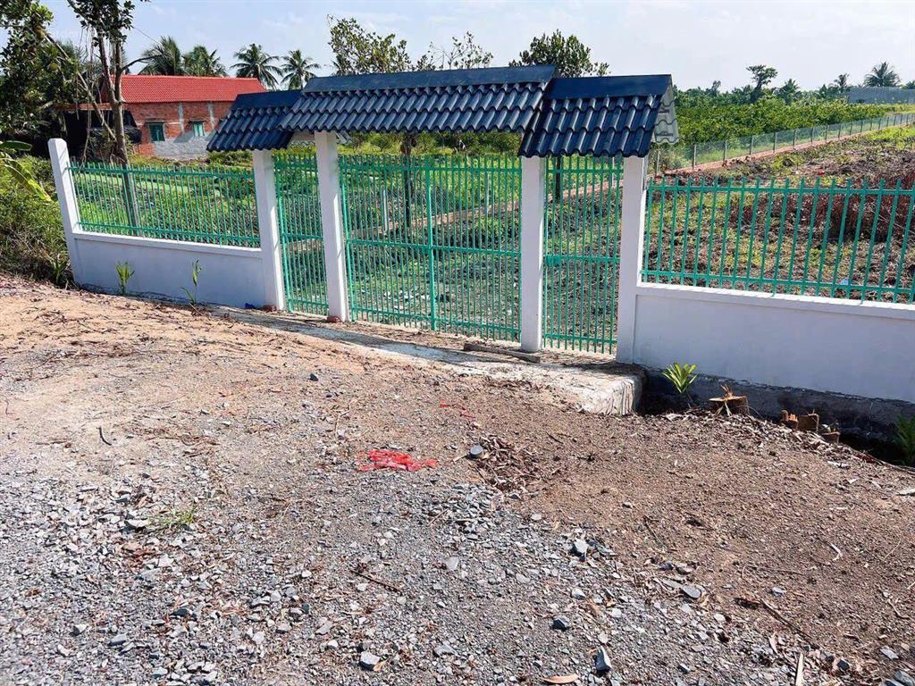 3tỷ có ngay 1565m2 đất mặt tiền sông vàm cỏ đông bến lức. có sẵn 200m2 thổ tường rào bao quanh