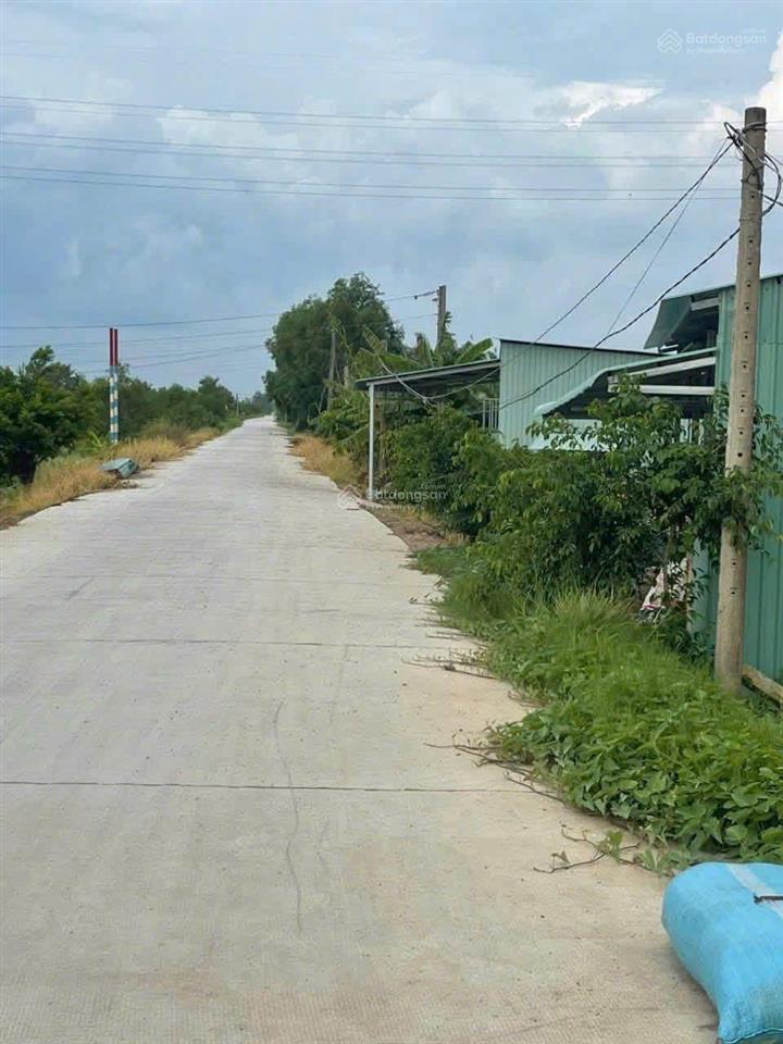 Đất mặt tiền đường bê tông khu vực nhà cửa đông đúc giá thích hợp làm nhà vườn đầu tư lâu dài 2tỷ85