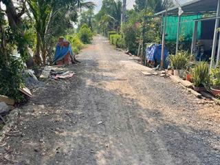 Đất mt kênh rộng nhà dân xung quanh đông đút điện nước ngay đất giá phù hợp mua đầu tư sinh lời