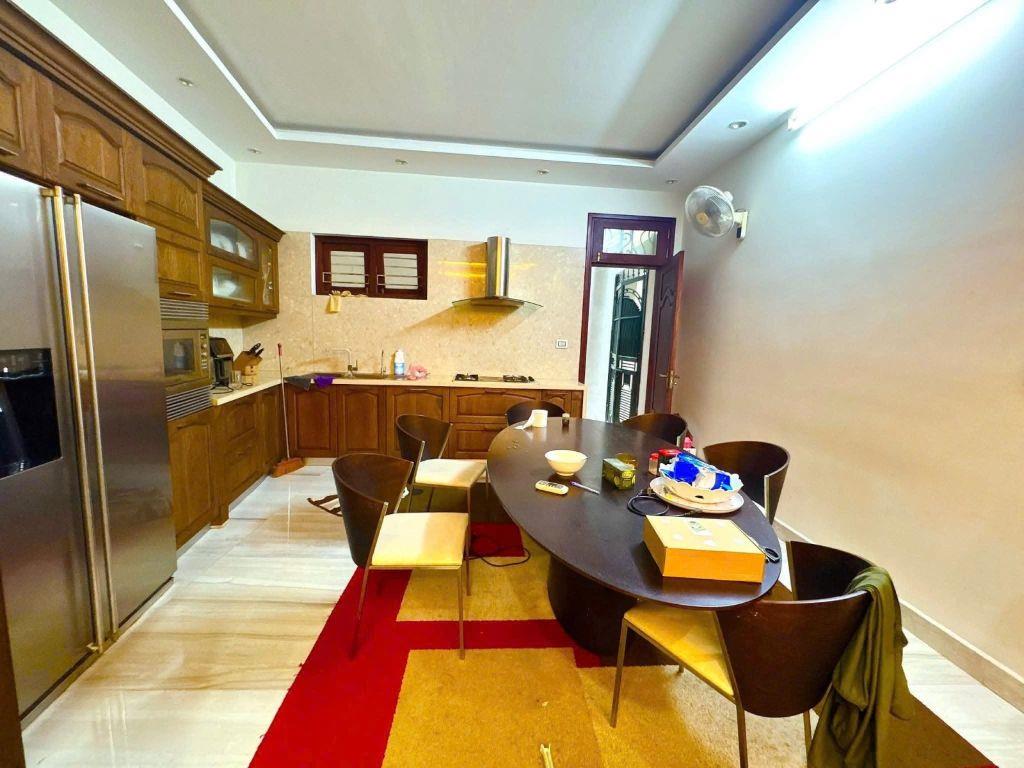 Bán nhà Xuân Thủy -kinh doanh đỉnh 35 mét 5 tầng 16,8 tỷ