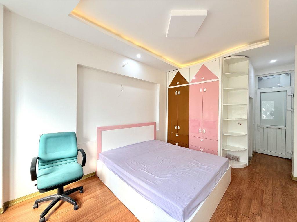 Hiêm - Khúc Thừa Dụ 39 mét 7 tầng thang máy 15,8 tỷ