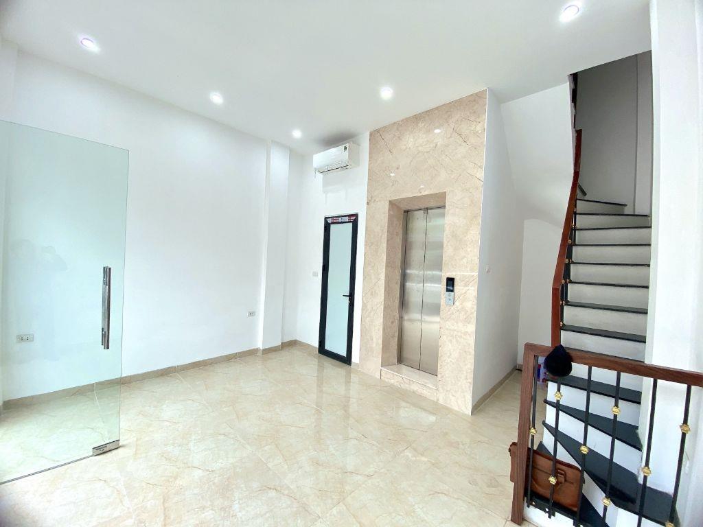 Hiêm - Khúc Thừa Dụ 39 mét 7 tầng thang máy 15,8 tỷ