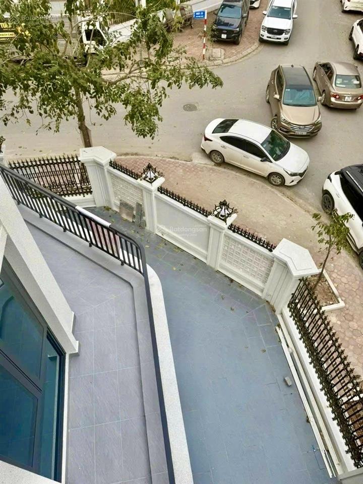 Giảm 3 tỷ bán đất tặng biệt thự sân vườn tđc 31ha trâu quỳ, 4 tầng thang máy dt230m2 mt 30m