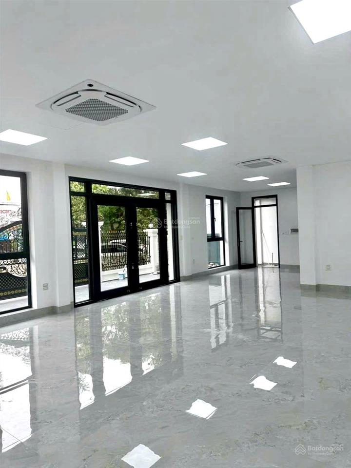 Giảm 3 tỷ bán đất tặng biệt thự sân vườn tđc 31ha trâu quỳ, 4 tầng thang máy dt230m2 mt 30m