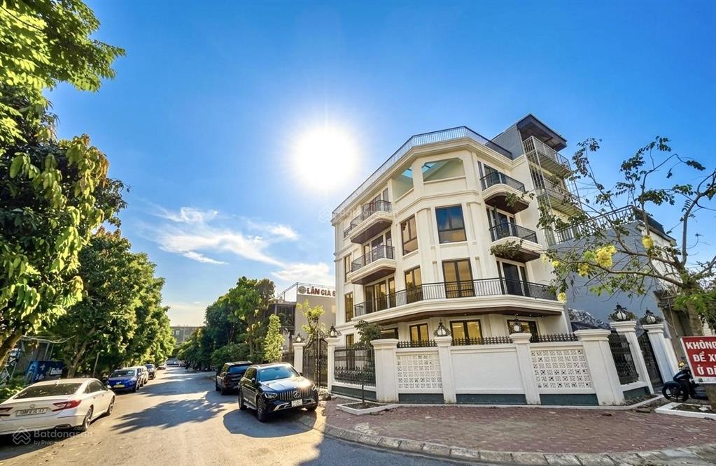 Giảm 3 tỷ bán đất tặng biệt thự sân vườn tđc 31ha trâu quỳ, 4 tầng thang máy dt230m2 mt 30m