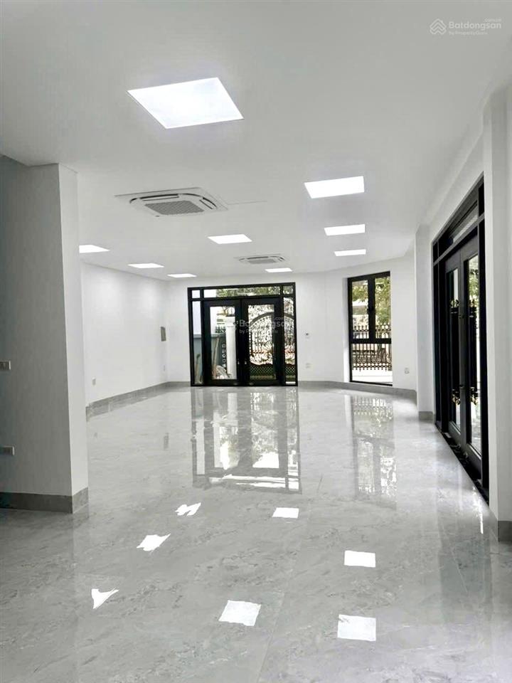 Giảm 3 tỷ bán đất tặng biệt thự sân vườn tđc 31ha trâu quỳ, 4 tầng thang máy dt230m2 mt 30m