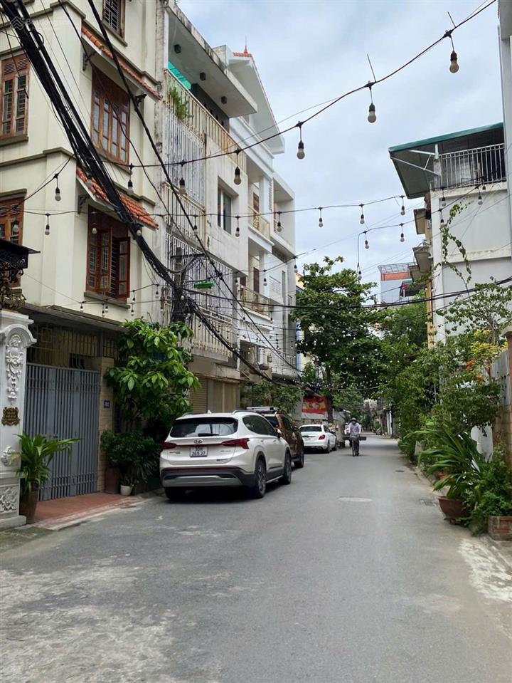 Nhà bồ đề 72m2  mặt ngõ ô tô tránh, 5t thang máy, gara, gần cầu trần hưng đạo