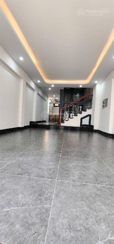 Nhà bồ đề 72m2  mặt ngõ ô tô tránh, 5t thang máy, gara, gần cầu trần hưng đạo
