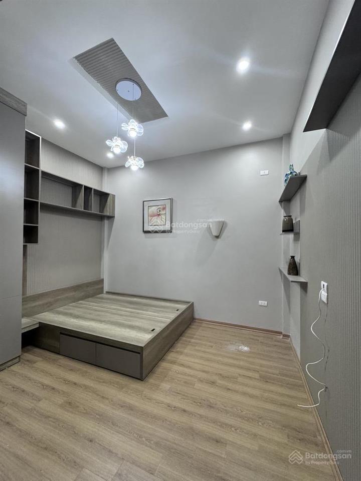 Duy nhất tầm tiền 11 tỷ  nhà nguyễn văn cừ  52m2 x 5 tầng  16 chỗ đỗ cửa.