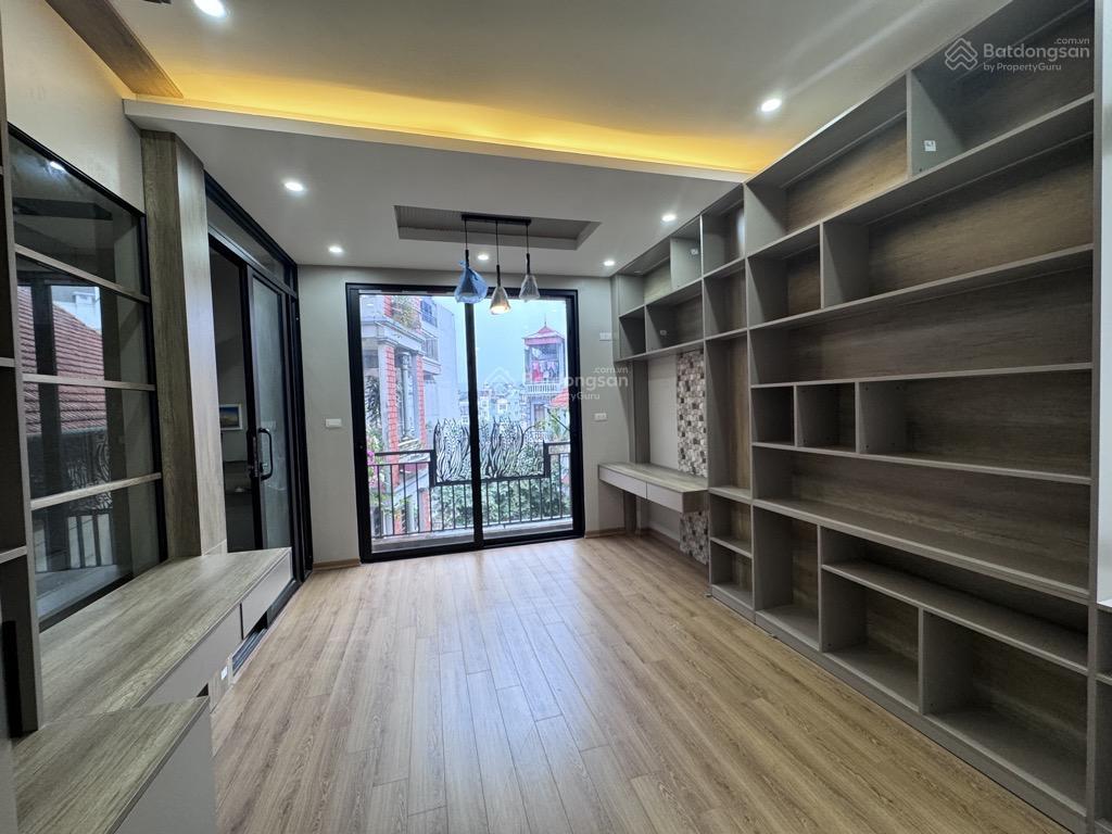 Duy nhất tầm tiền 11 tỷ  nhà nguyễn văn cừ  52m2 x 5 tầng  16 chỗ đỗ cửa.