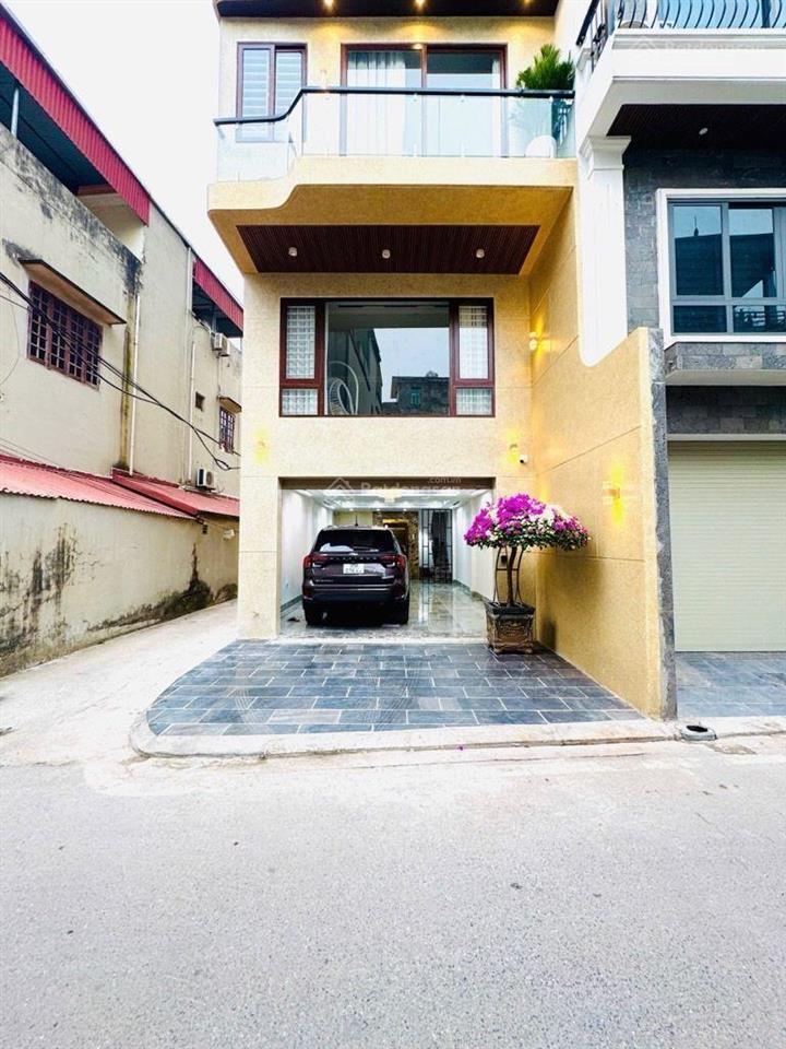 Nhà lô góc 80m2  mt 5m  7 tầng thang máy  gara 2 ô tô  ngõ to kinh doanh  gần eaon long biên