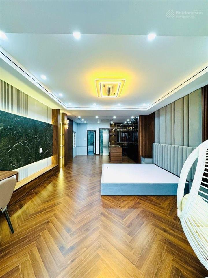 Nhà lô góc 80m2  mt 5m  7 tầng thang máy  gara 2 ô tô  ngõ to kinh doanh  gần eaon long biên