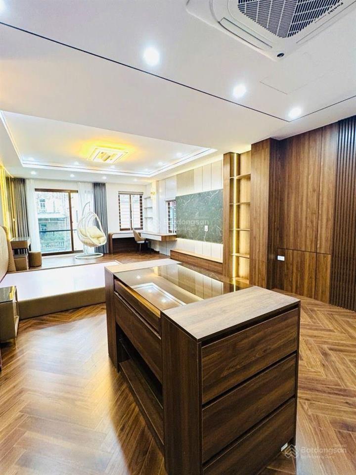 Nhà lô góc 80m2  mt 5m  7 tầng thang máy  gara 2 ô tô  ngõ to kinh doanh  gần eaon long biên